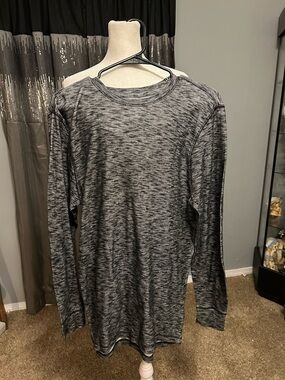 Men's Long Sleeve Heathered Gray Crewneck Top